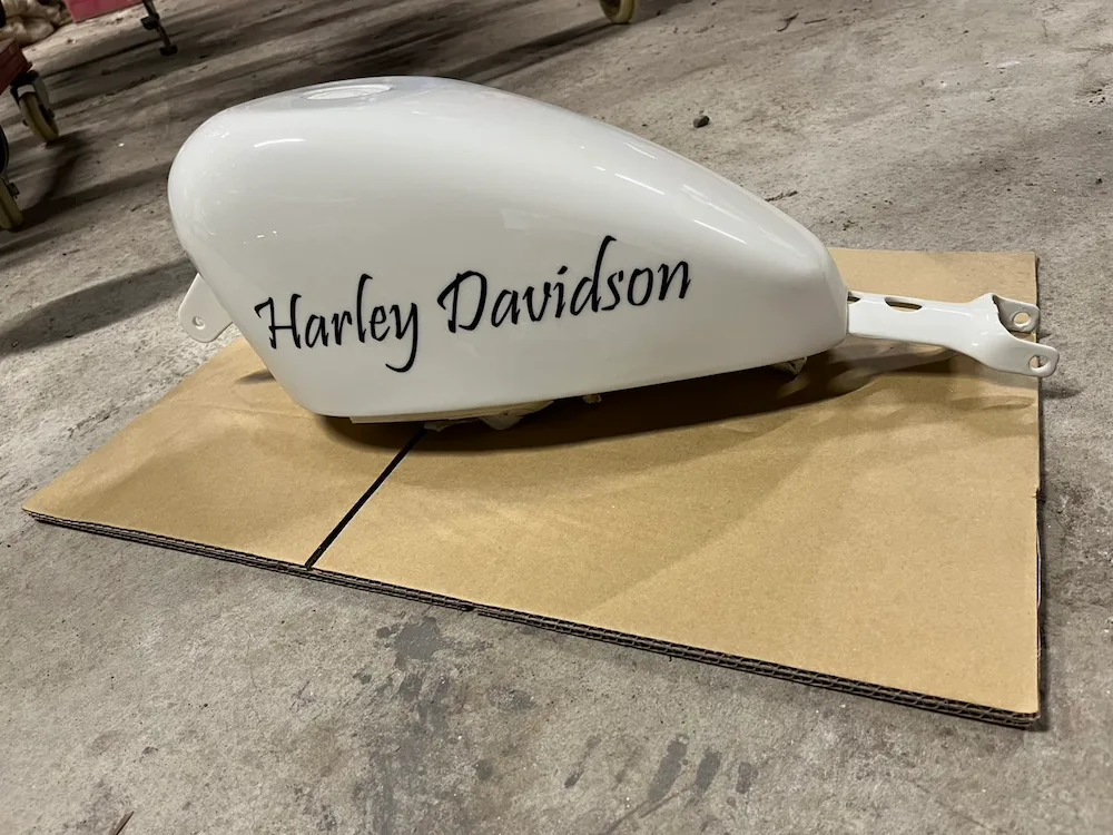ハーレー フォーティーエイト XL1200 タンク｜ホワイト 文字入れ