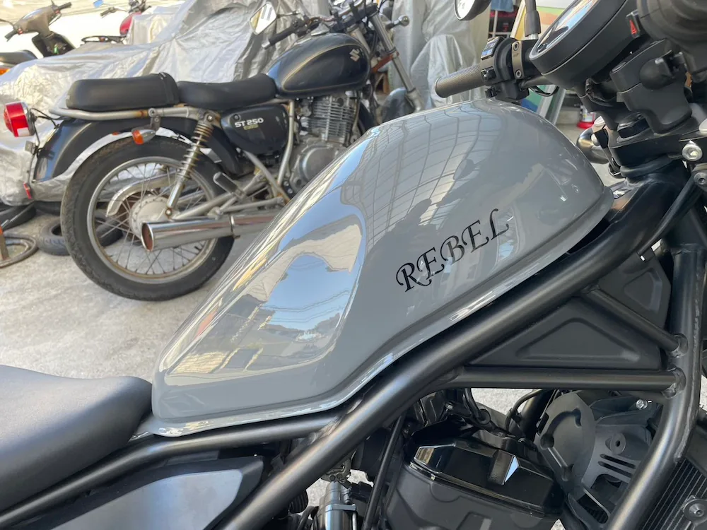 ホンダ レブル タンク・サイドカバー塗装